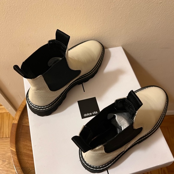 Women’s Leather Chelsea Boots - Picture 4 of 7